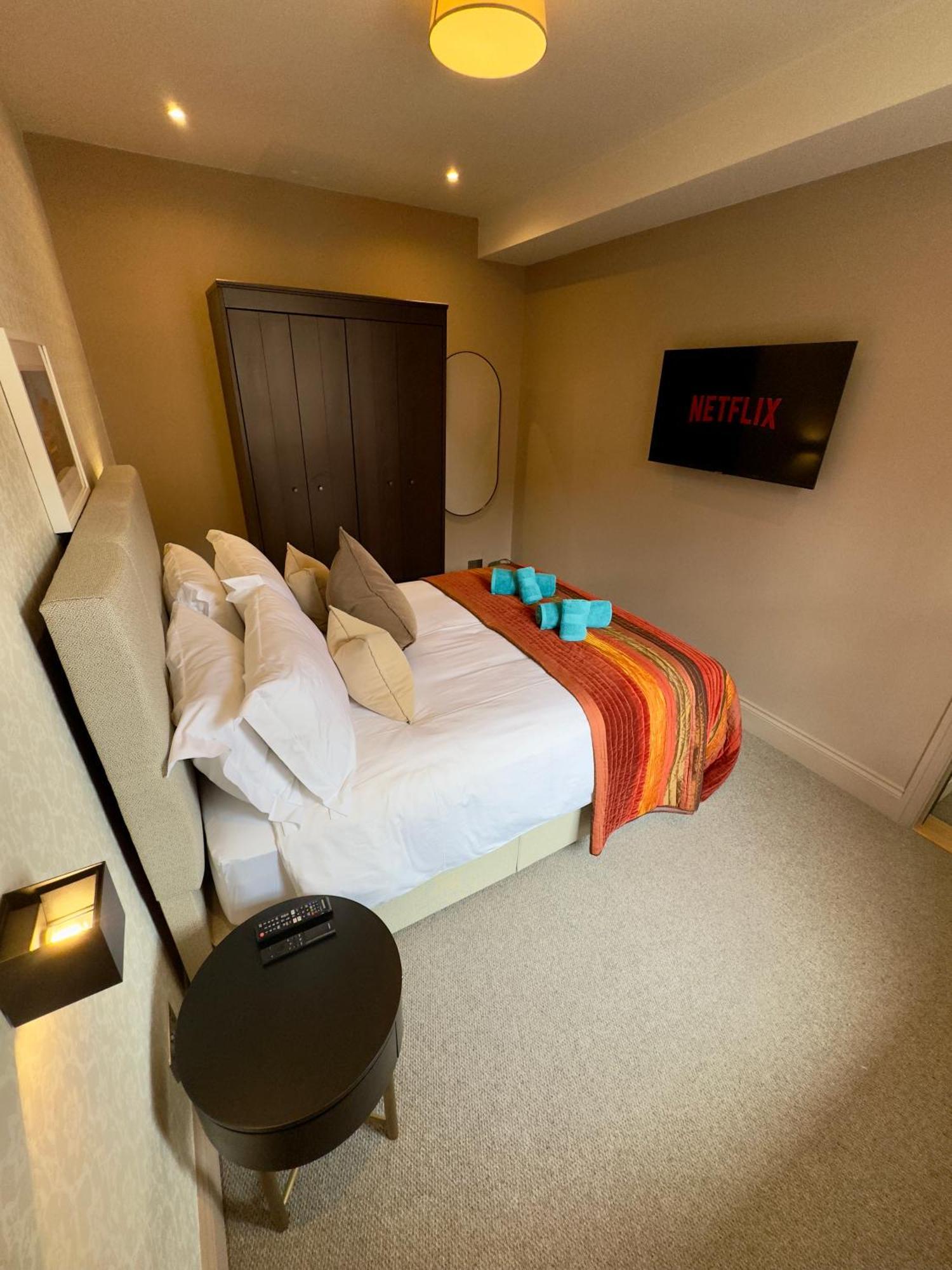 Romeo'S Arch High End Luxury In Centre Of Stratford With Parking Apartamento Exterior foto