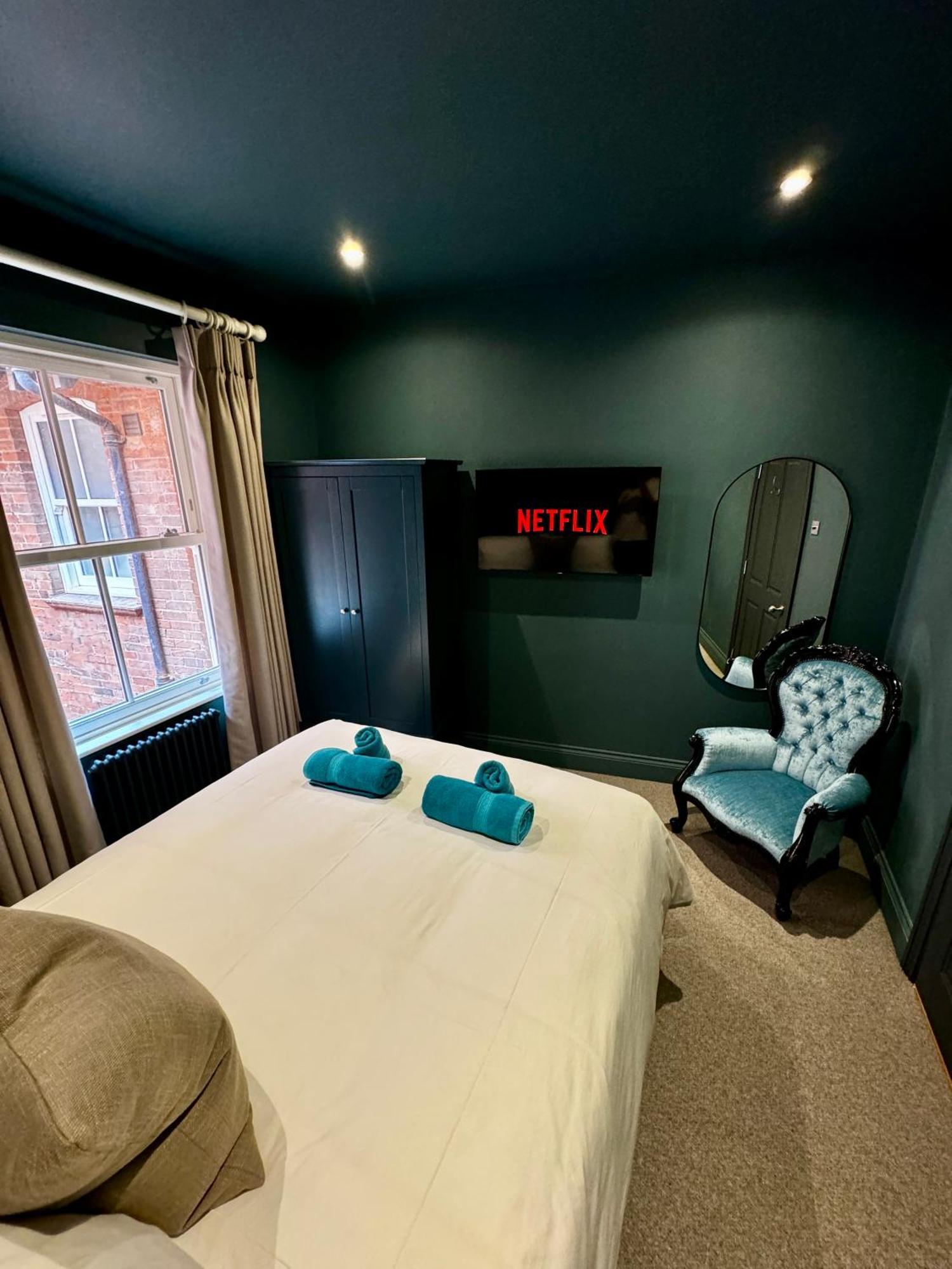 Romeo'S Arch High End Luxury In Centre Of Stratford With Parking Apartamento Exterior foto