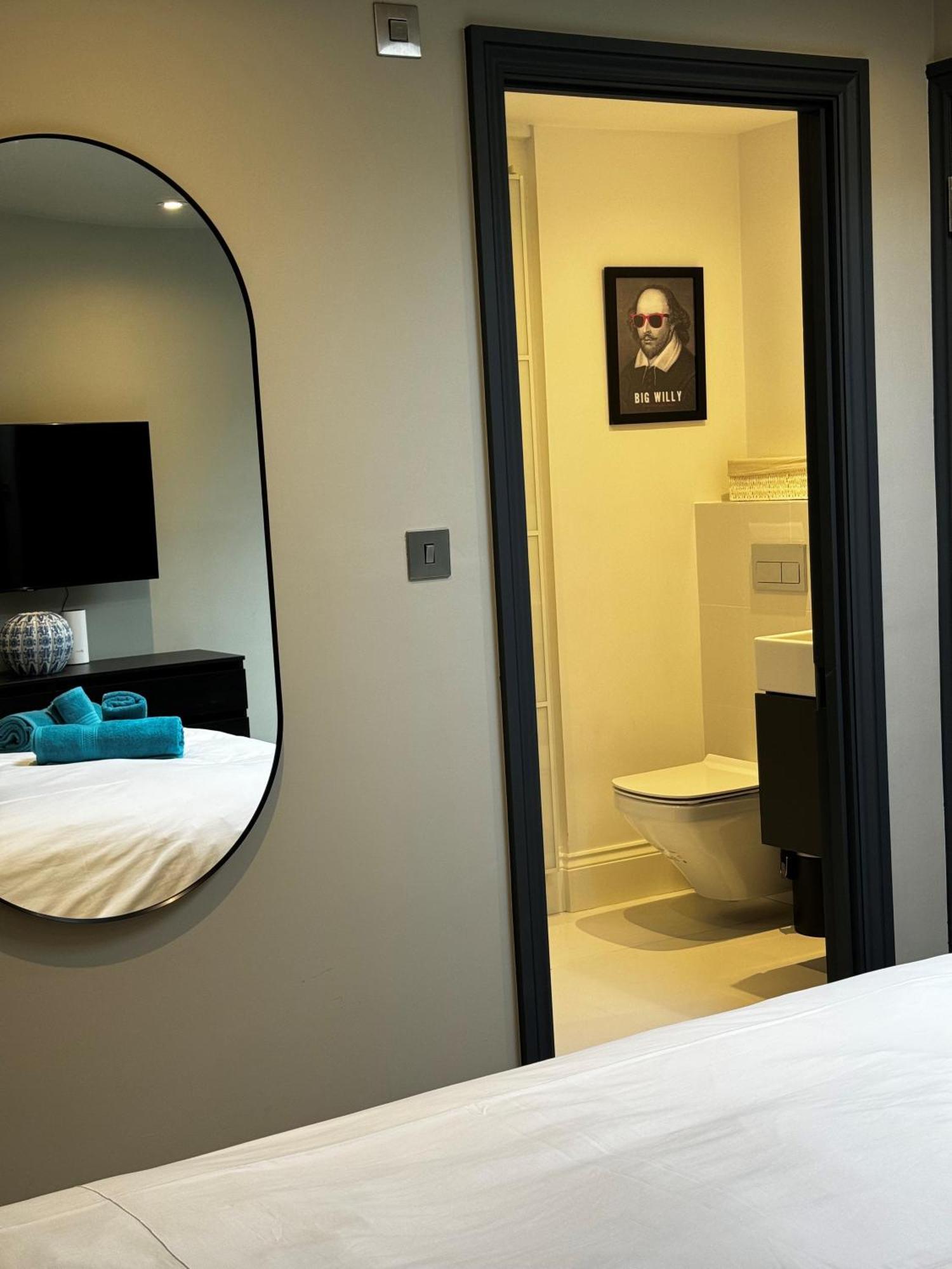 Romeo'S Arch High End Luxury In Centre Of Stratford With Parking Apartamento Exterior foto
