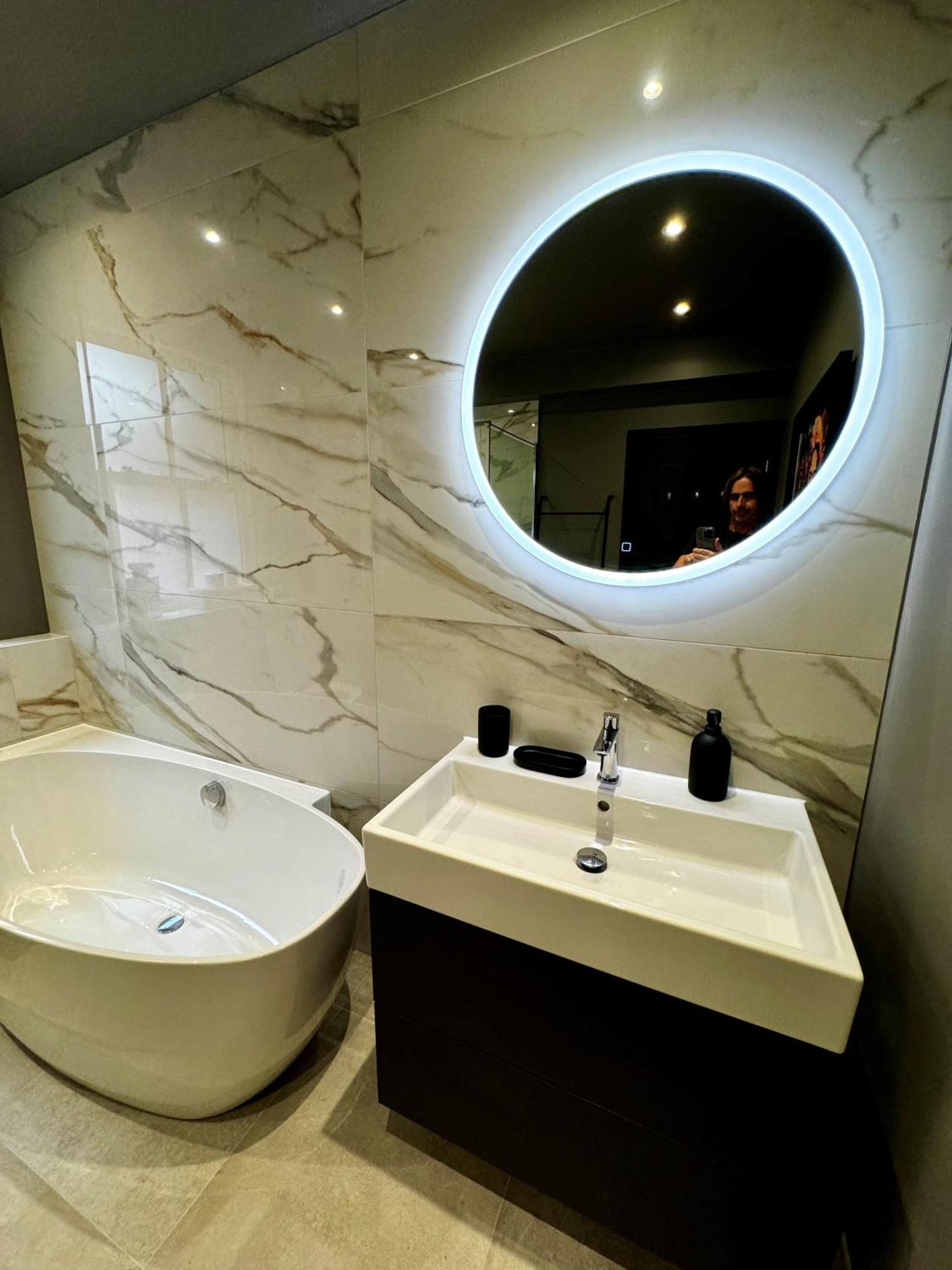 Romeo'S Arch High End Luxury In Centre Of Stratford With Parking Apartamento Exterior foto