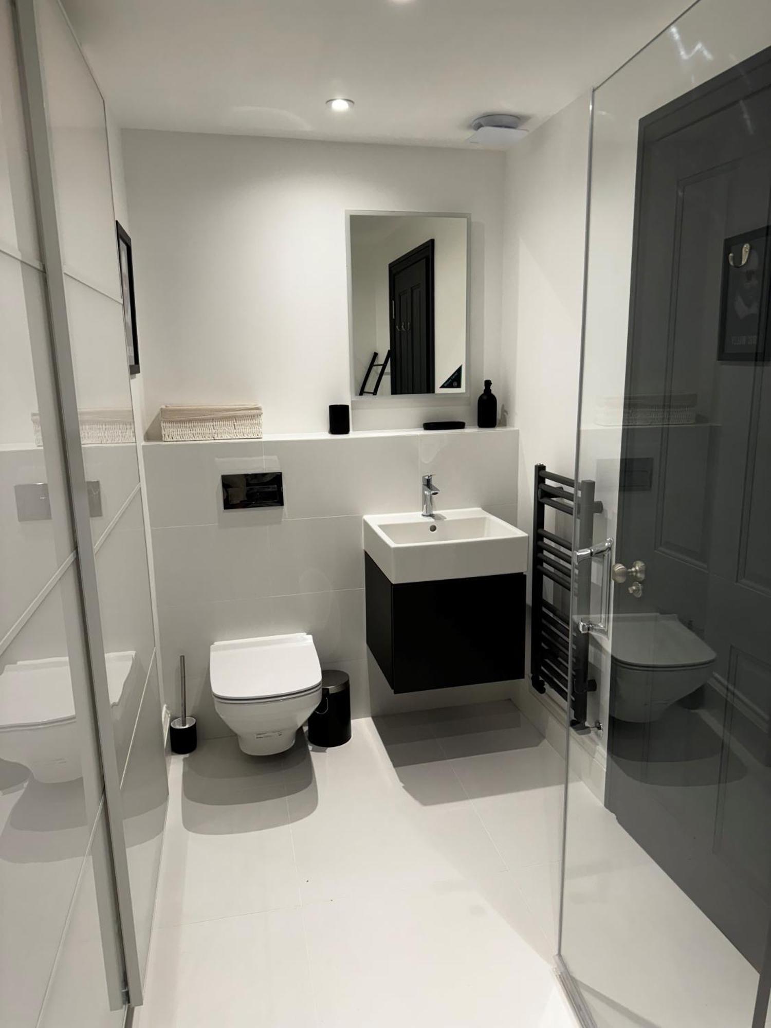 Romeo'S Arch High End Luxury In Centre Of Stratford With Parking Apartamento Exterior foto
