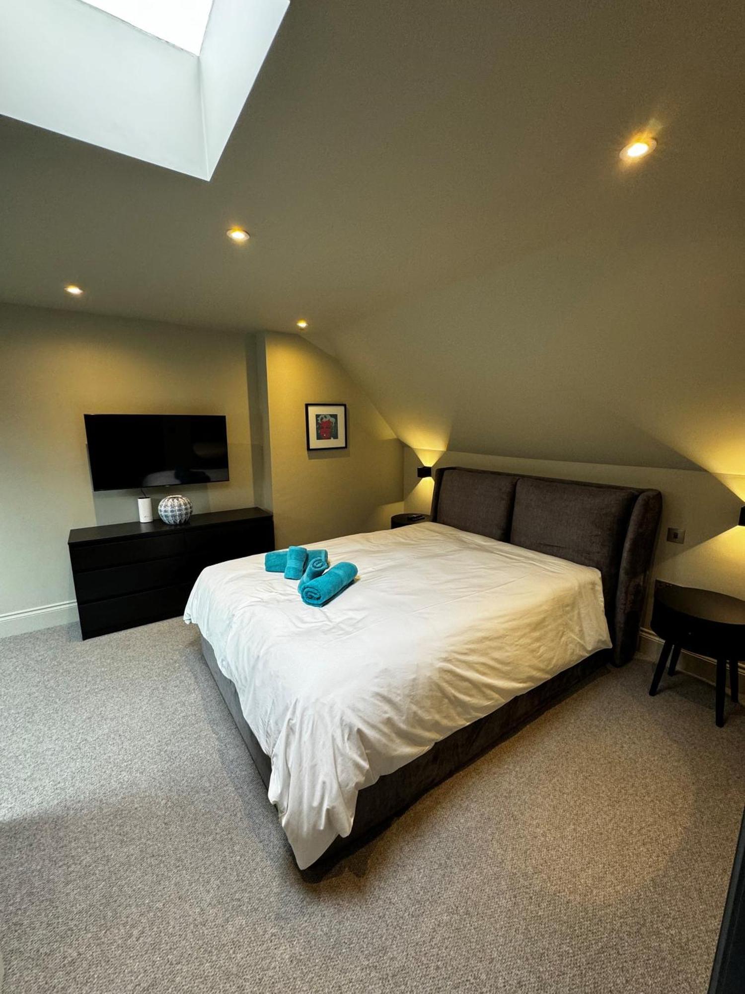 Romeo'S Arch High End Luxury In Centre Of Stratford With Parking Apartamento Exterior foto