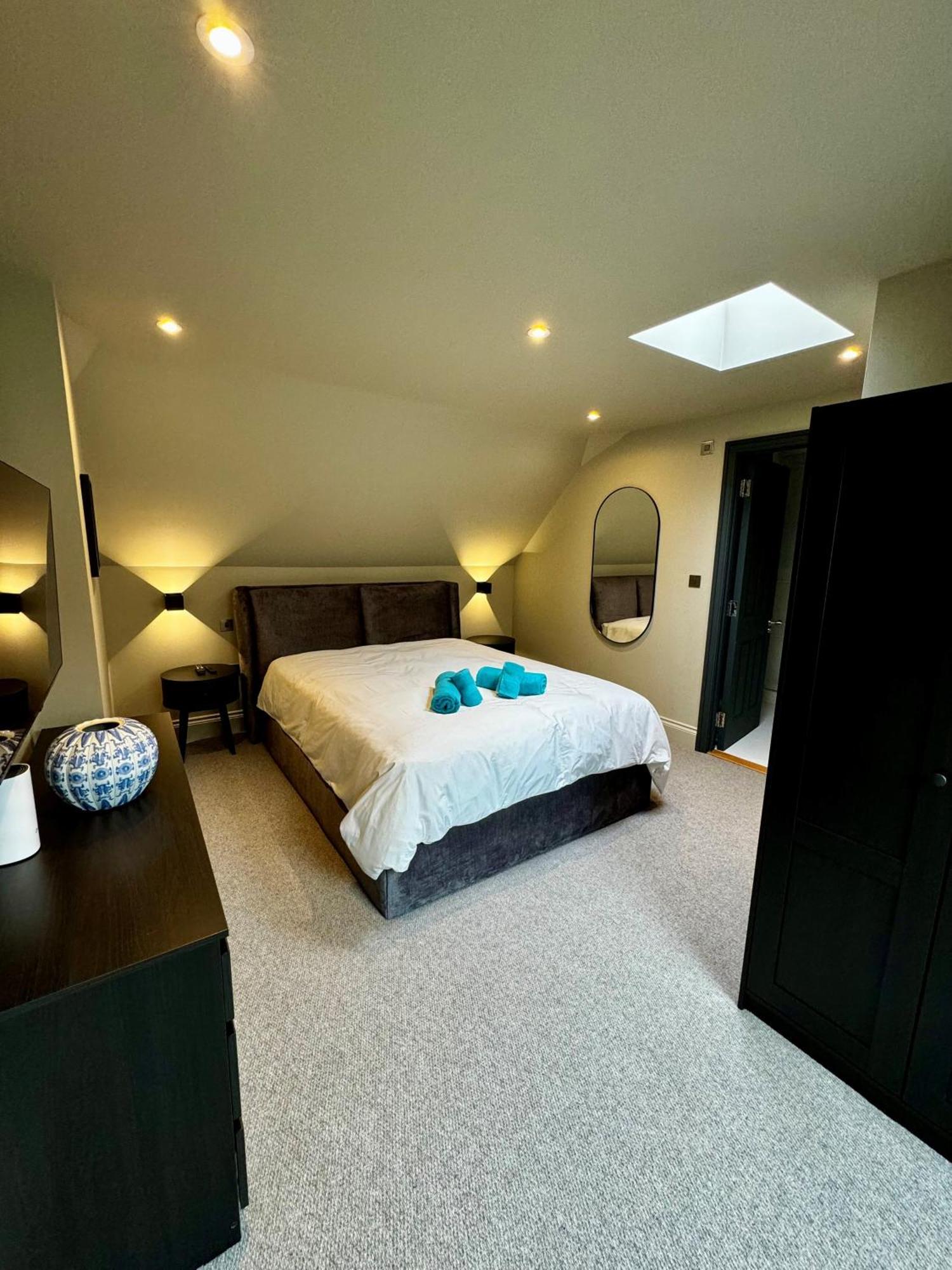 Romeo'S Arch High End Luxury In Centre Of Stratford With Parking Apartamento Exterior foto