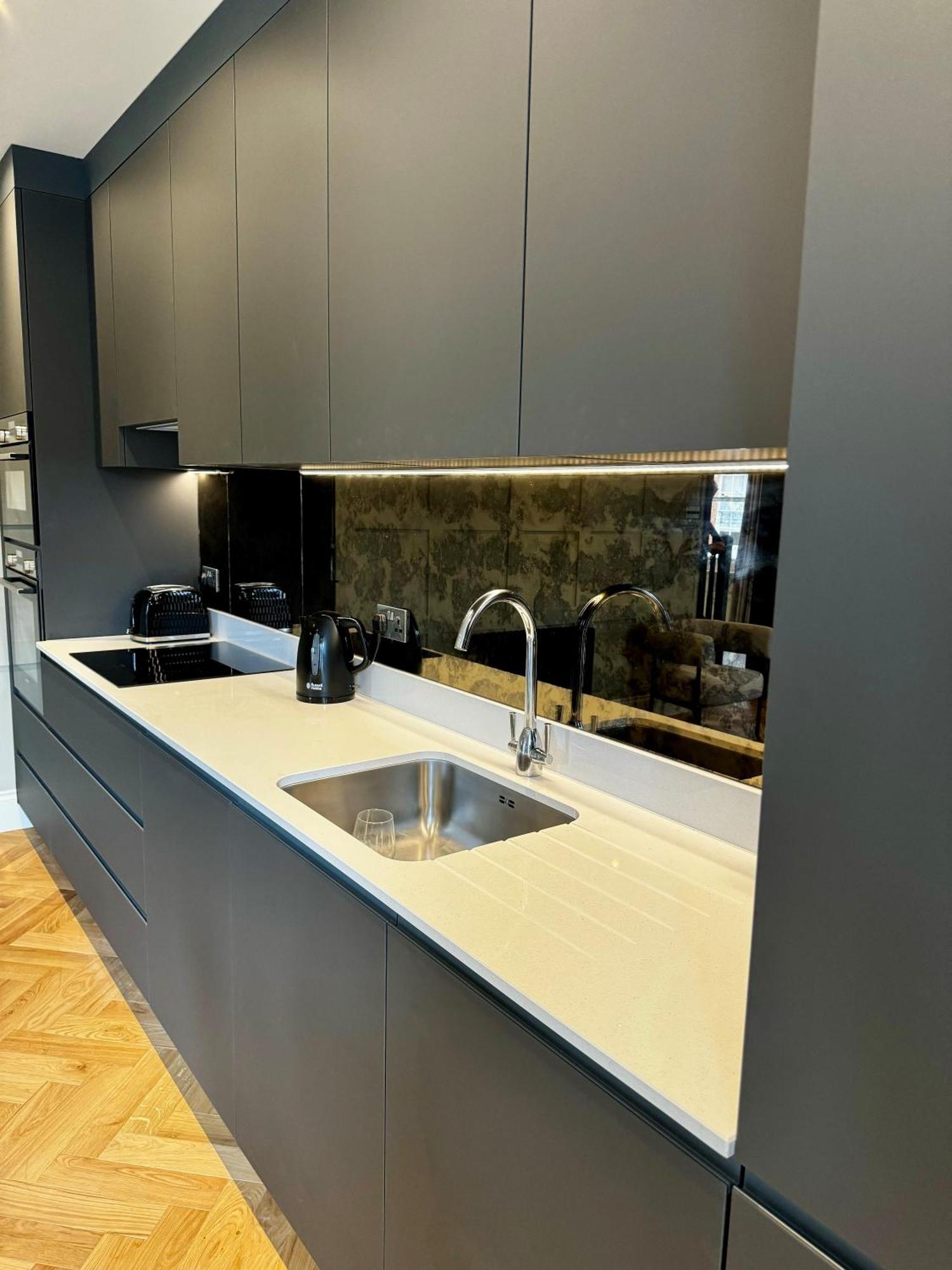 Romeo'S Arch High End Luxury In Centre Of Stratford With Parking Apartamento Exterior foto